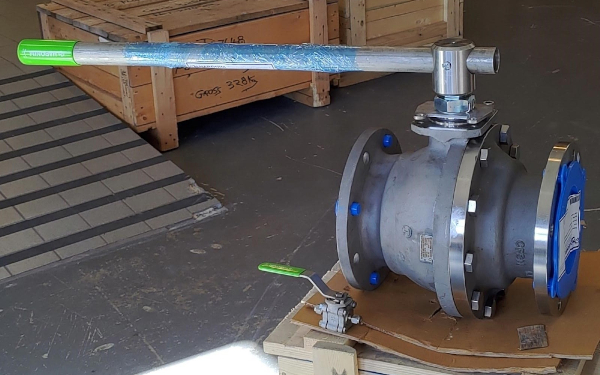 6" habonim ventil ved siden af 6mm Hy-Lok ventil.